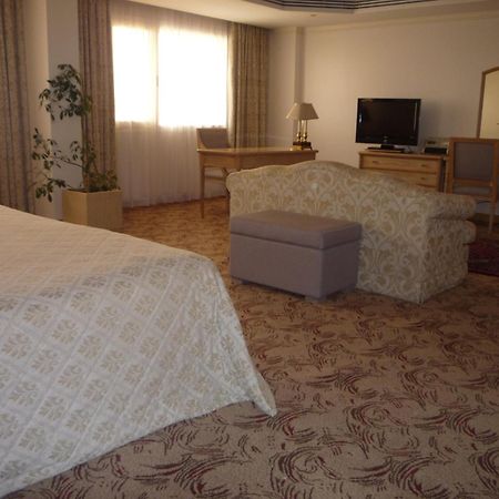 Hofuf Hotel Эль-Хаса Номер фото